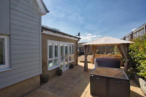 5 Roedean Close, Folkestone, CT19 5UY