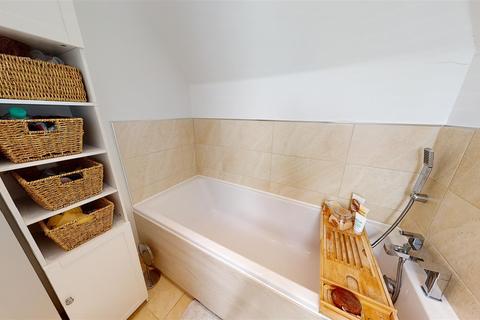 5 Roedean Close, Folkestone, CT19 5UY