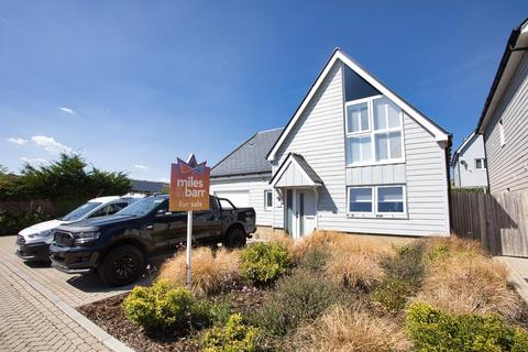 5 Roedean Close, Folkestone, CT19 5UY