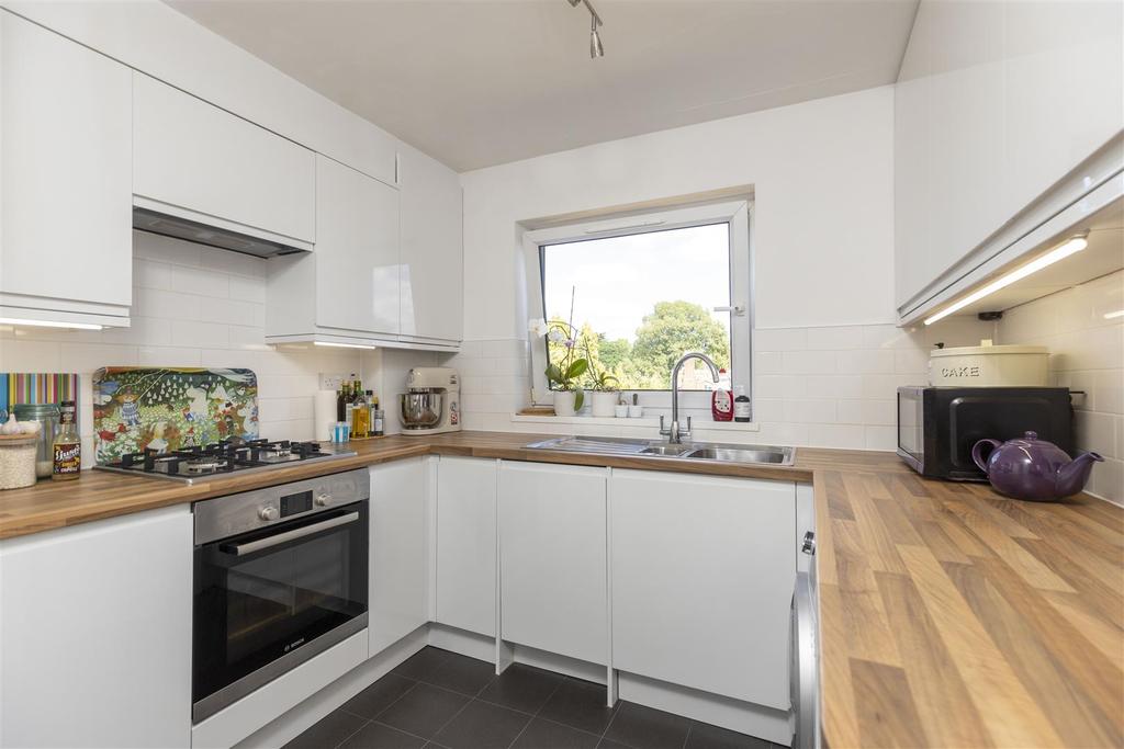 Fitted kitchen