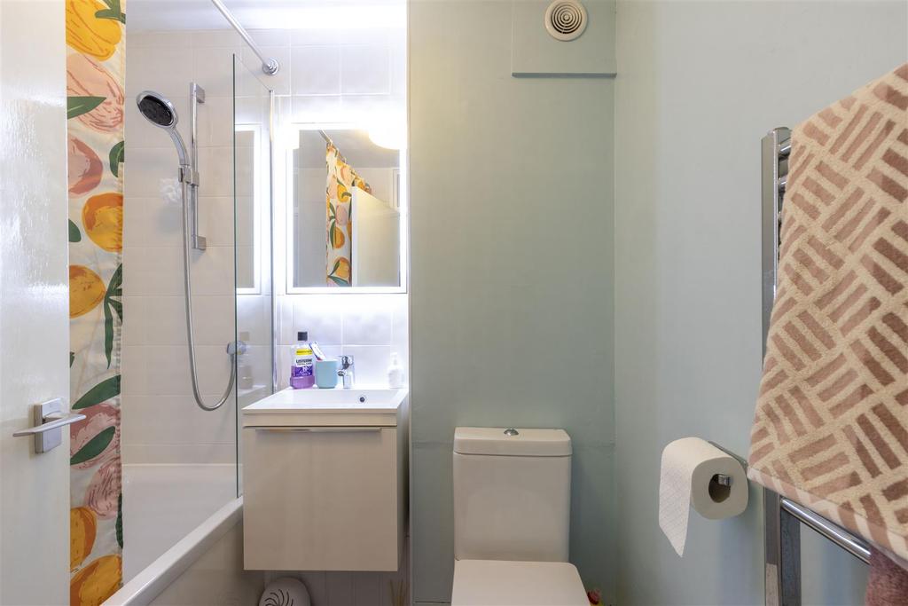 Bathroom suite