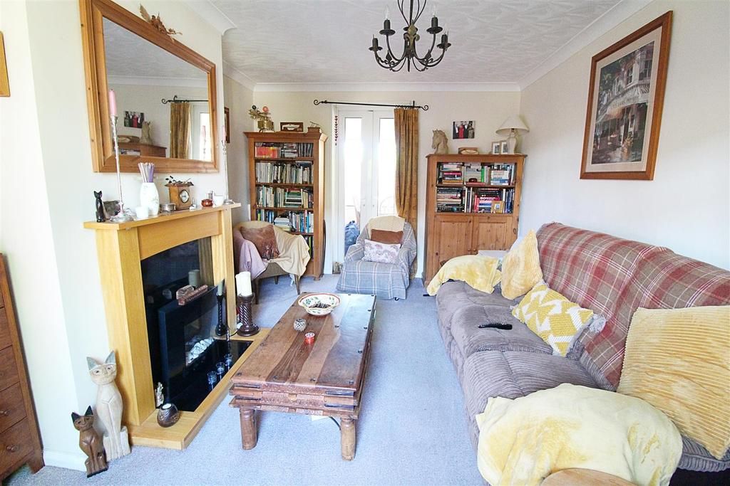 Melton Fields, Melton, North Ferriby 3 bed semidetached house £165,000