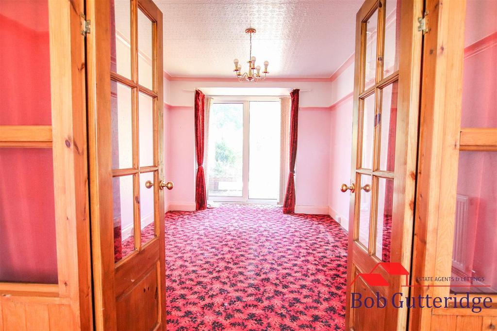 Hassam Parade, Wolstanton, Newcastle 3 bed semidetached house £220,000
