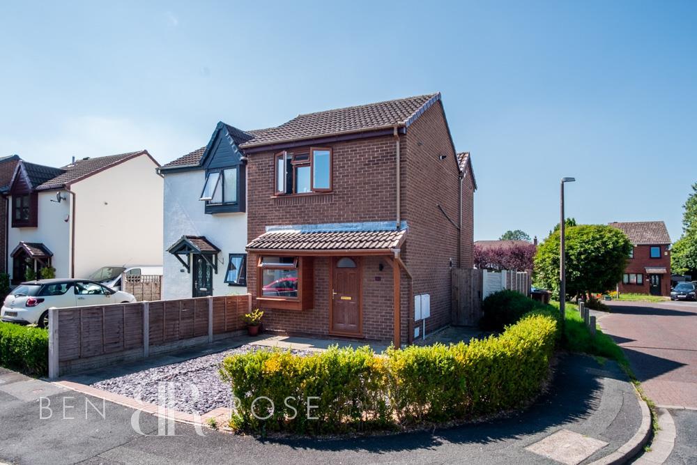 Fernleigh, Leyland 2 bed semidetached house £150,000