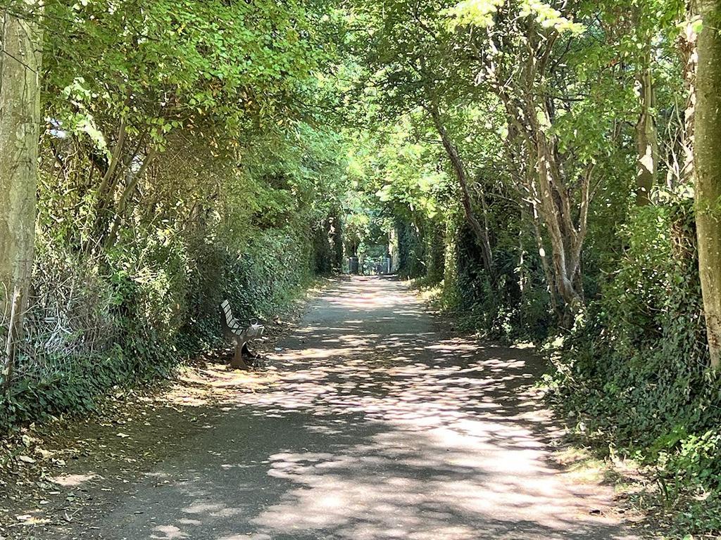 Path to the Beach and Quarr