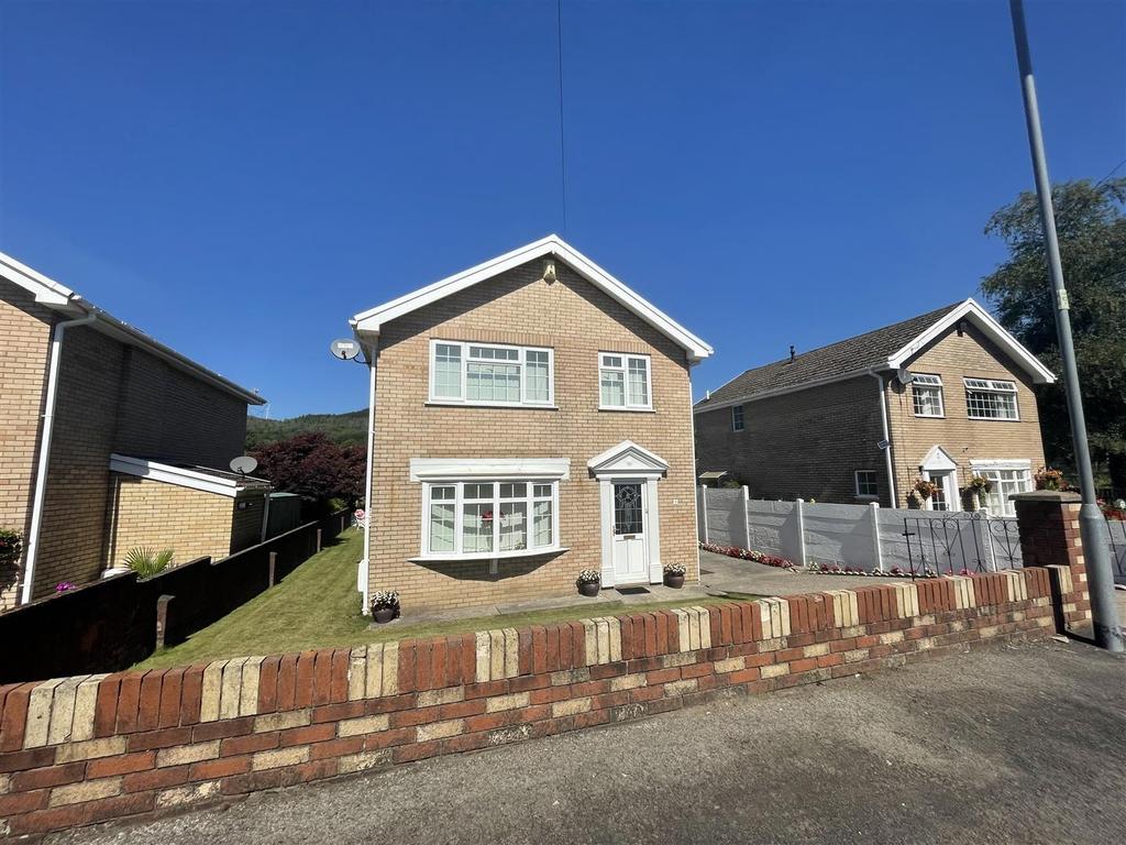 Roberts Close, Glynneath, Neath 3 bed detached house £265,000