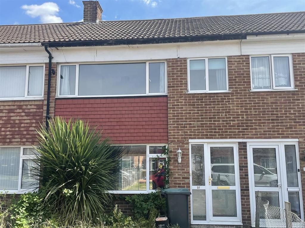 Beaumont Drive, Northfleet, Gravesend 3 bed house £1,350 pcm (£312 pw)