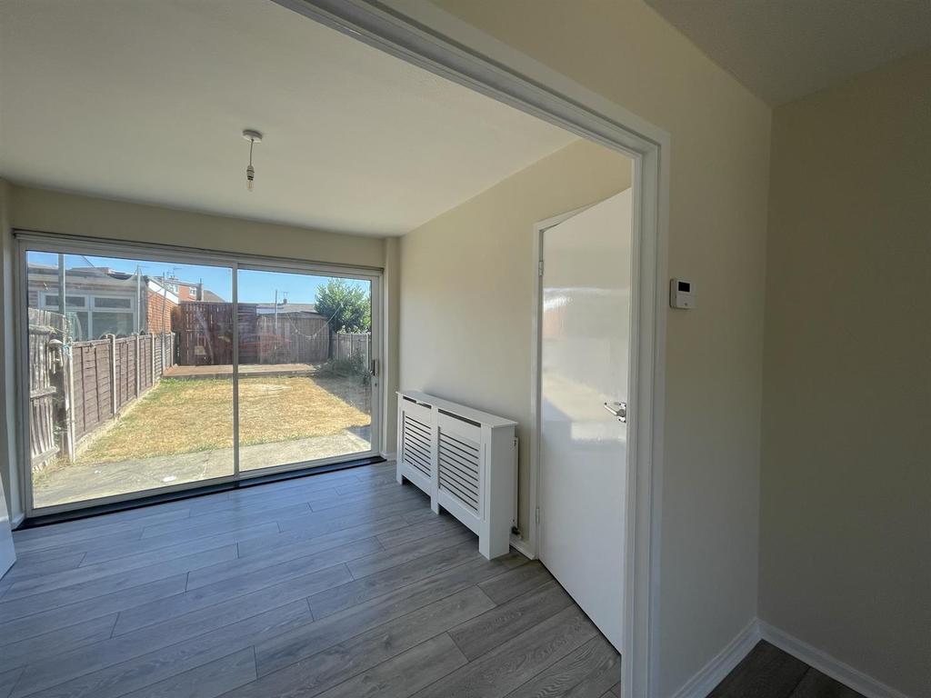 Beaumont Drive, Northfleet, Gravesend 3 bed house £1,350 pcm (£312 pw)