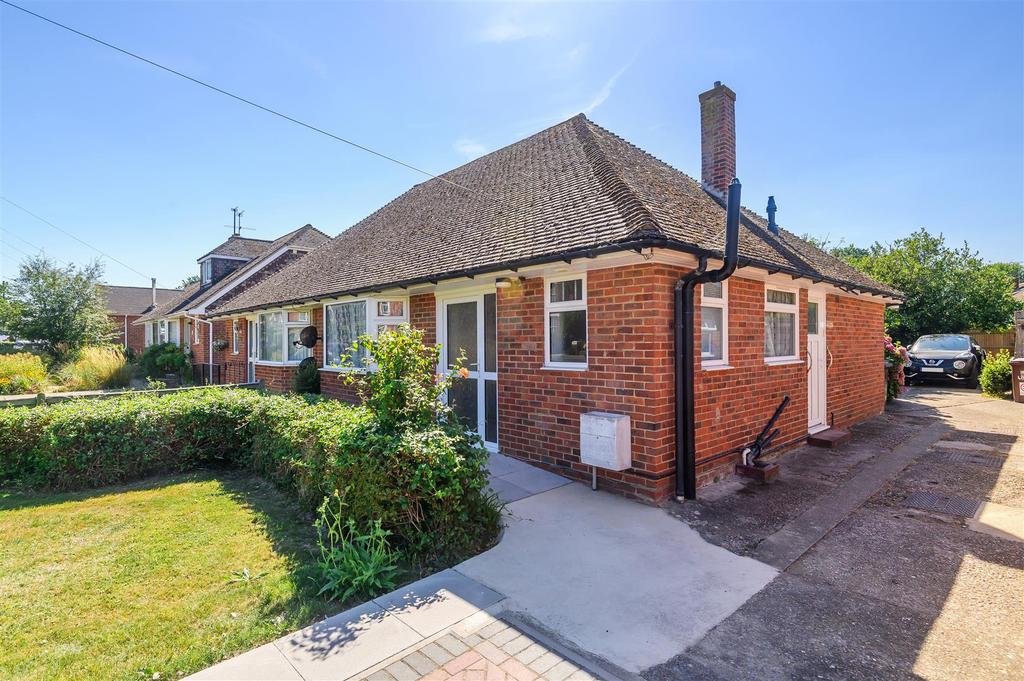 Ersham Road, Hailsham 2 bed semidetached bungalow £275,000
