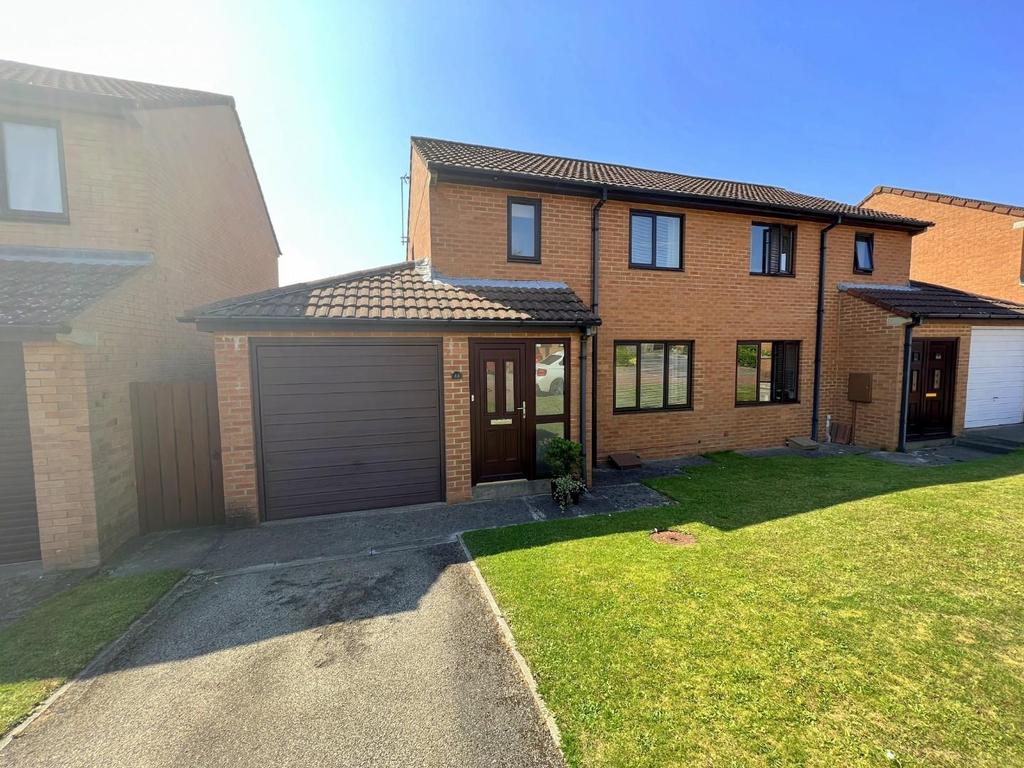 Farnham Close, Newton Hall, Durham 3 bed semidetached house £155,000