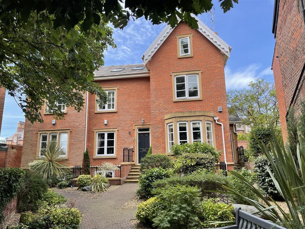 Hastings Court, Hastings Place, Lytham 4 bed terraced house for sale
