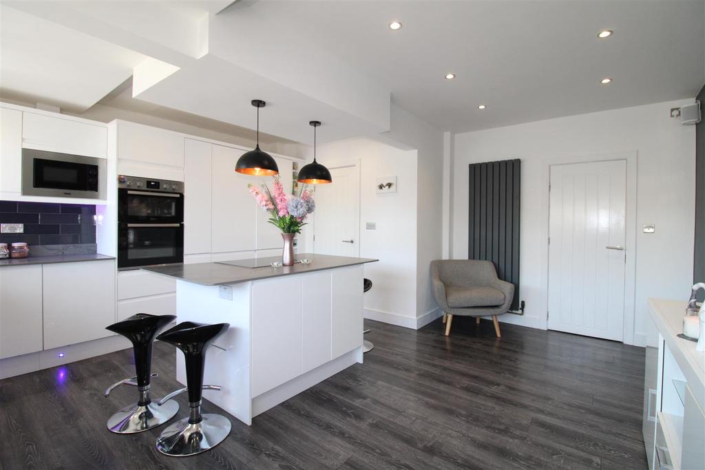 Scafell Road, Stourbridge 3 bed semidetached house £260,000