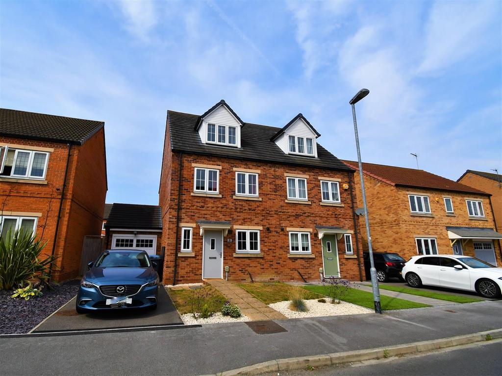 Windsor Park, Kingswood, Hull 3 bed semidetached house £215,000