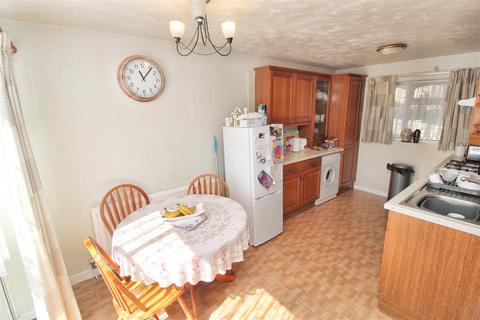 38 Buckingham Gate, Eaglestone, Milton Keynes, MK6 5AA