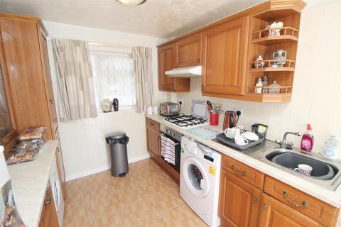 38 Buckingham Gate, Eaglestone, Milton Keynes, MK6 5AA