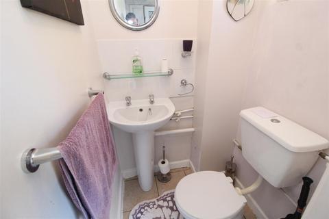 38 Buckingham Gate, Eaglestone, Milton Keynes, MK6 5AA