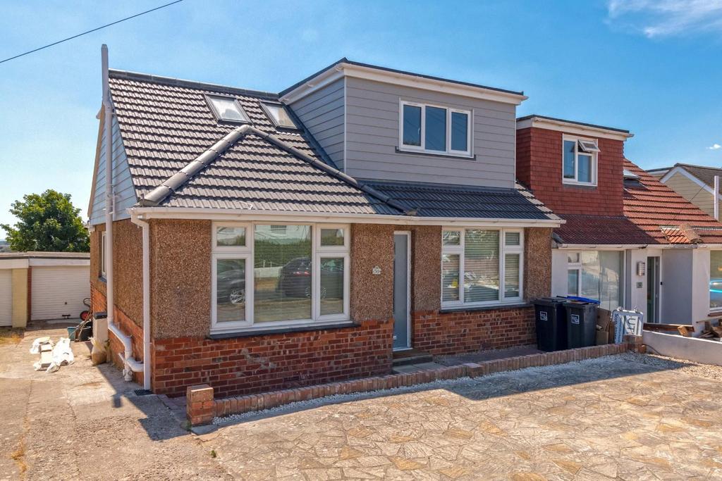 Howard Road, Sompting, Lancing 4 bed semidetached bungalow £1,795