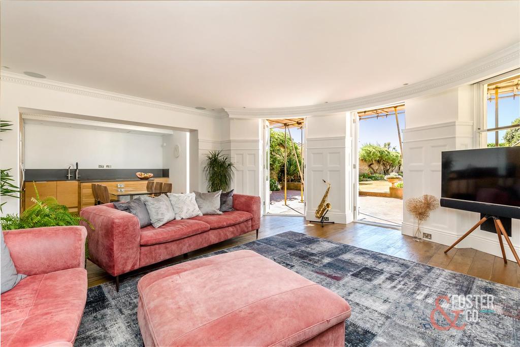 Courtenay Terrace, Hove 2 bed flat £1,000,000