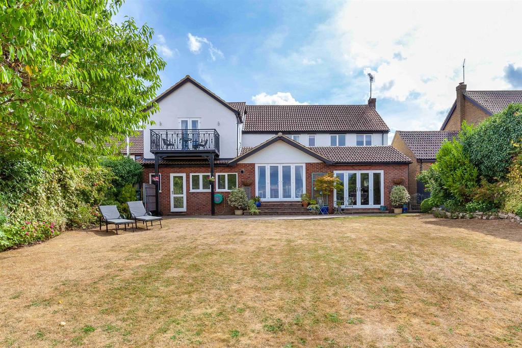 Blackthorn Close, Writtle 4 bed detached house for sale £950,000