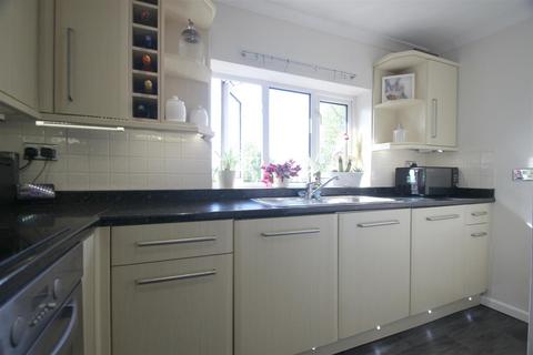 25a Austins Mead, Bovingdon, Hemel Hempstead, HP3 0JX