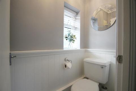25a Austins Mead, Bovingdon, Hemel Hempstead, HP3 0JX