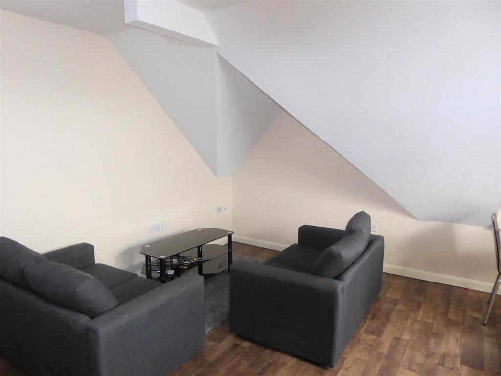 Beacon Apartments, Upper Sutton Lane, Heston 1 bed flat £1,150 pcm (£