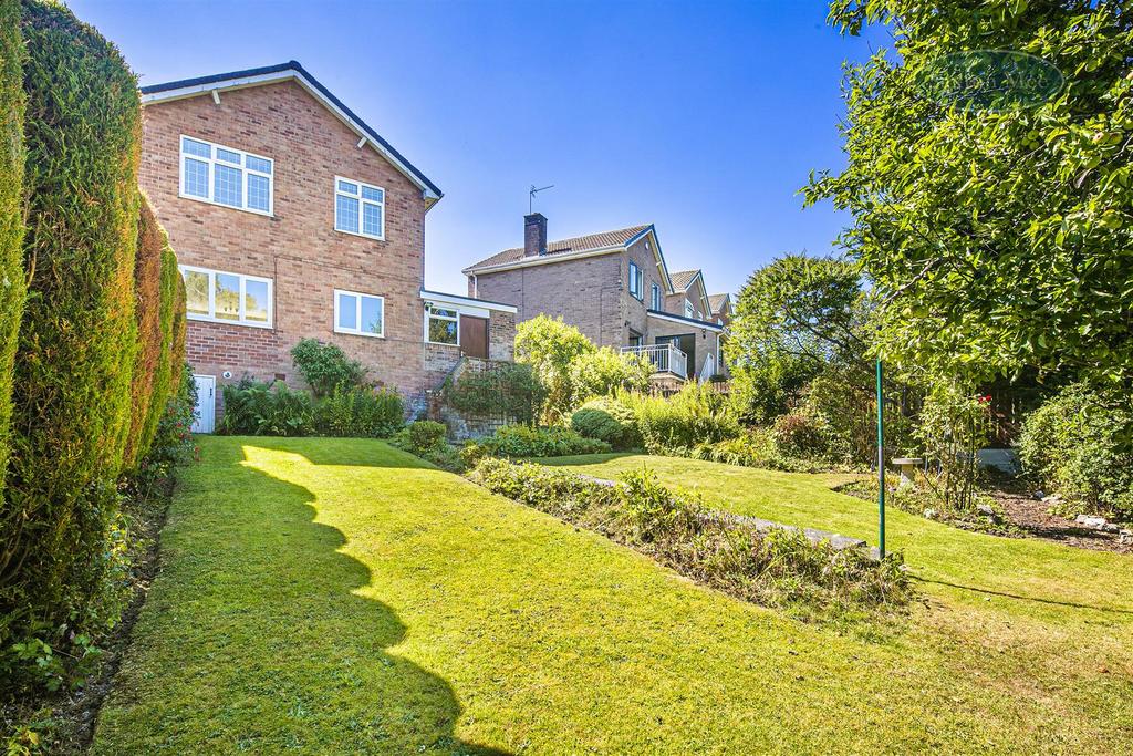 b Avenue, Deepcar, S36 2SX 3 bed detached house £245,000