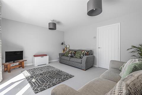 95 Penwethers Crescent, Truro, TR1 3FX