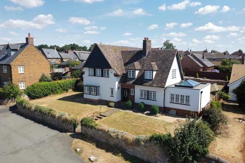 3 Aggate Way, Earls Barton, Northampton, NN6 0EU