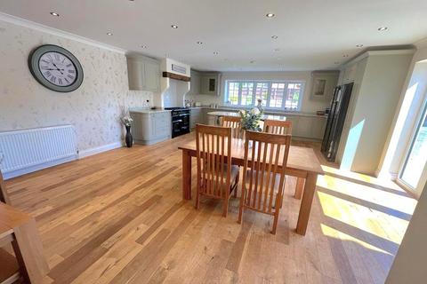 3 Aggate Way, Earls Barton, Northampton, NN6 0EU