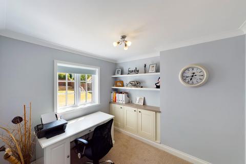 3 Aggate Way, Earls Barton, Northampton, NN6 0EU