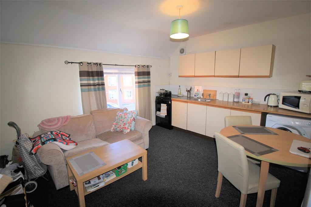 Batchley Road, Redditch 1 bed flat £500 pcm (£115 pw)