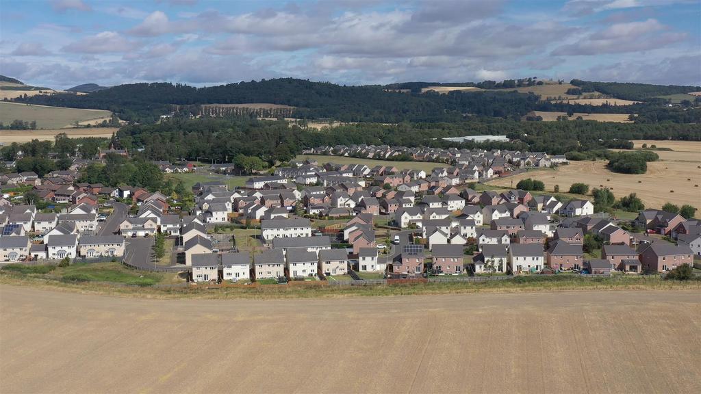 DJI 0155.00 01 48 21.Still002.jpg