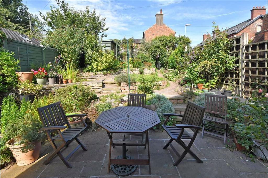 Spencer Avenue, Leek 5 bed townhouse £430,000