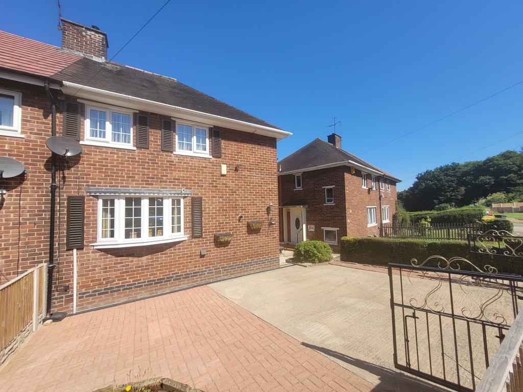 27 Alport Grove Frecheville Sheffield... 2 bed semidetached house £