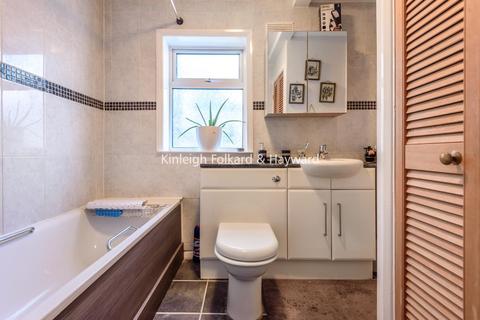 63 Ringstead Road, London, SE6 2BT