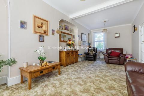 63 Ringstead Road, London, SE6 2BT
