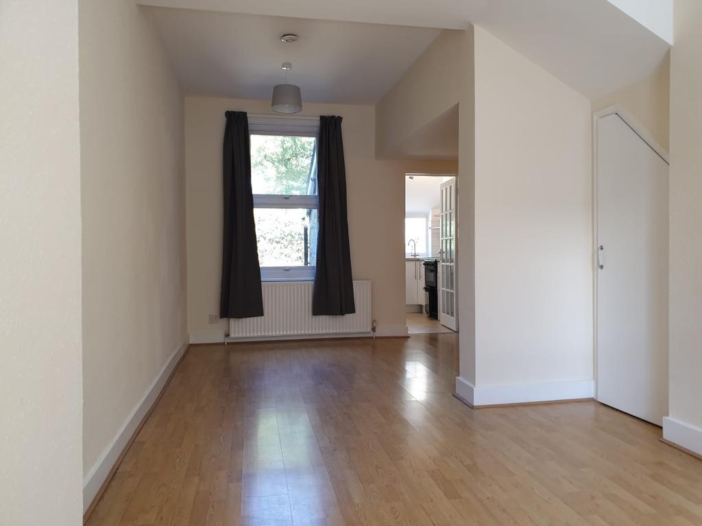 Ridley Avenue, Ealing, London, W13 2 bed house £1,550 pcm (£358 pw)