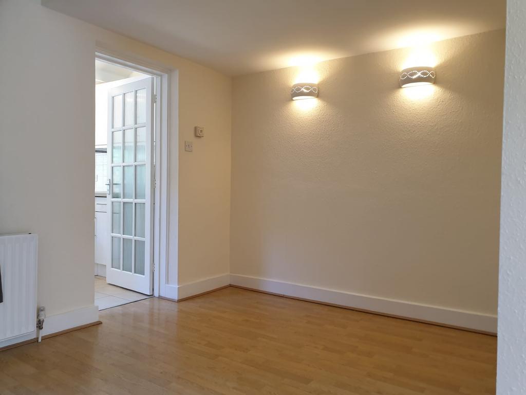 Ridley Avenue, Ealing, London, W13 2 bed house £1,550 pcm (£358 pw)