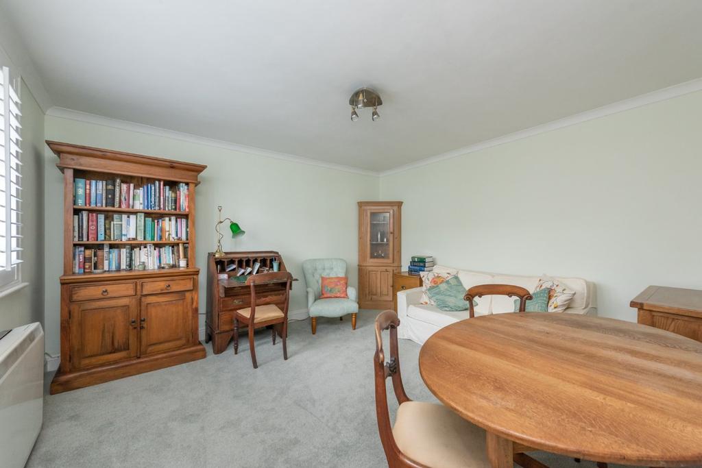 Warfield Road, London, NW10 1 bed apartment £1,500 pcm (£346 pw)