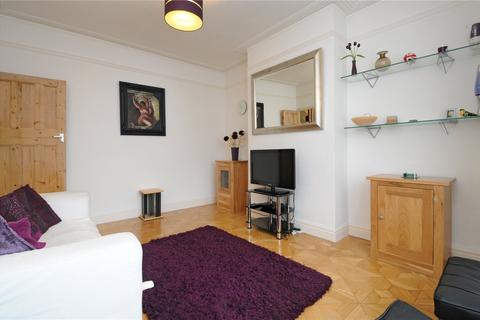 2 bedroom maisonette to rent, Colney Hatch Lane, London, N10