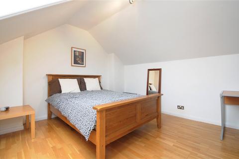 2 bedroom maisonette to rent, Colney Hatch Lane, London, N10