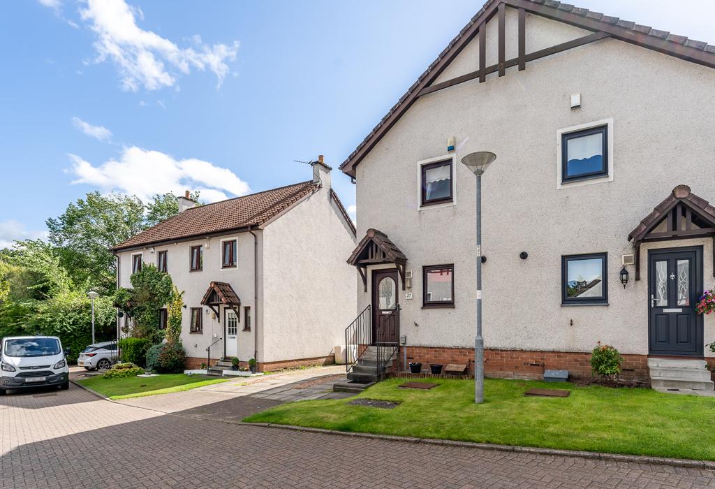 Newford Grove, Glasgow 2 bed semidetached house £220,000