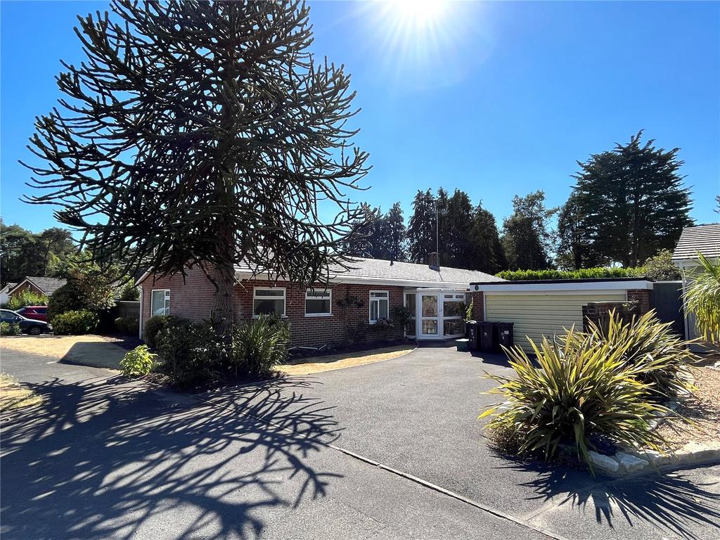 Ashley Park, Ashley Heath, Ringwood, BH24 4 bed bungalow for sale £550,000