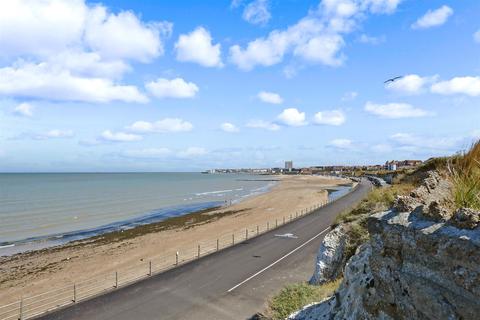 30 Barnes Avenue, Westbrook, Margate, CT9 5EQ