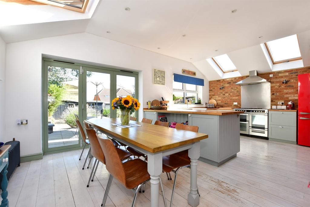 Grove Road, Sandown, Isle of Wight 4 bed detached house £500,000
