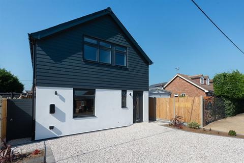 3 bedroom detached house for sale - St. Marys Grove, Whitstable