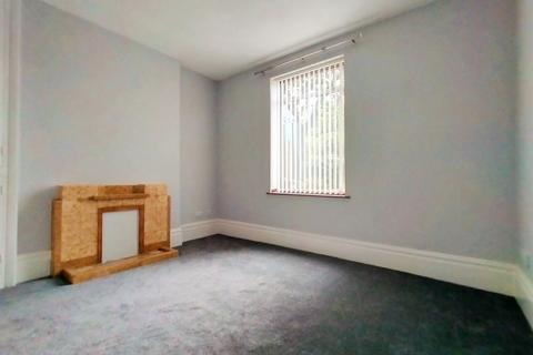 3 bedroom semi-detached house to rent, Burton Road, Woodville