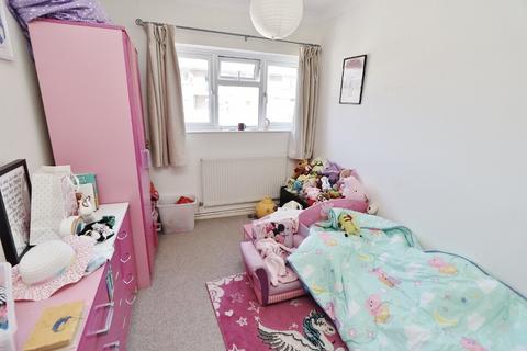 9 Ramsay Gardens, Romford, RM3 7NT