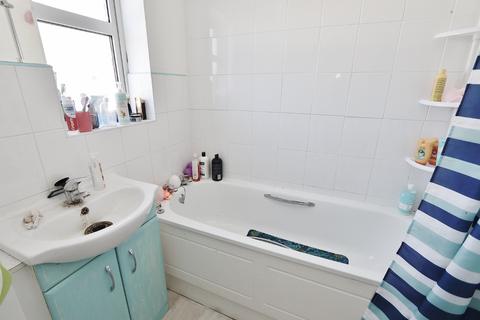 9 Ramsay Gardens, Romford, RM3 7NT